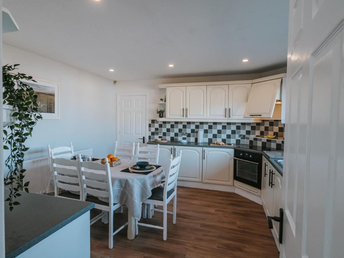 Tideaway - Cosy Seaside Village Bungalow Near Beach Castlerock Exterior foto