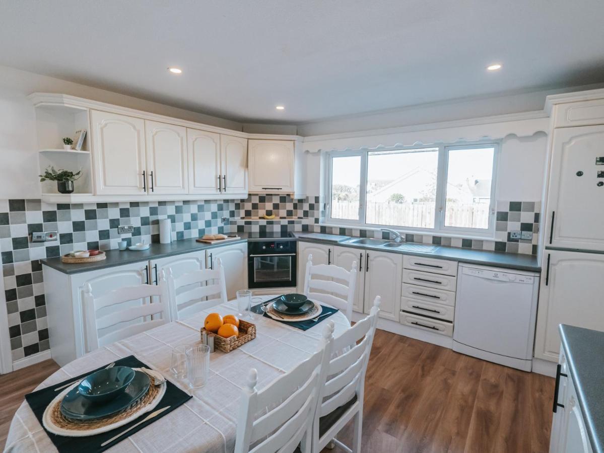 Tideaway - Cosy Seaside Village Bungalow Near Beach Castlerock Exterior foto